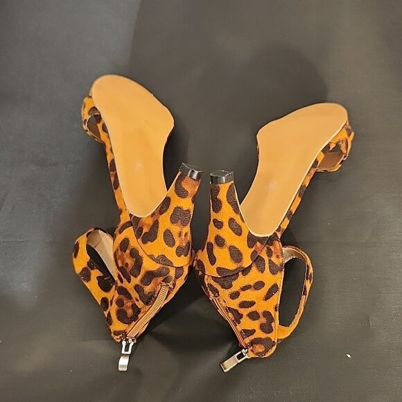BRAND NEW WOMEN  OPEN-TOE  ANKLE-STRAP LOW HEEL ANIMAL PRINT SANDAL - Picture 13 of 14